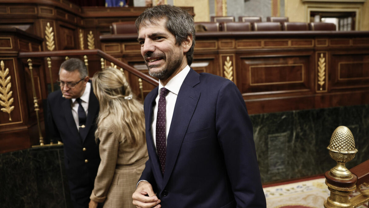 MADRID (ESPAÑA), 16/09/2026.- El ministro de Cultura, Ernest Urtasun a su llegada este miércoles a la sesión de control del Congreso. EFE/ Rodrigo Jiménez