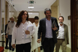 MADRID, 13/07/2026.- La ministra de Sanidad, Mónica García y el ministro de Cultura, Ernest Urtasun, tras participar en un encuentro de los máximos responsables de las formaciones del espacio plurinacional, este lunes en el Congreso, en el que han hecho balance de la acción política de este curso y han situado las prioridades del próximo. EFE/ Mariscal