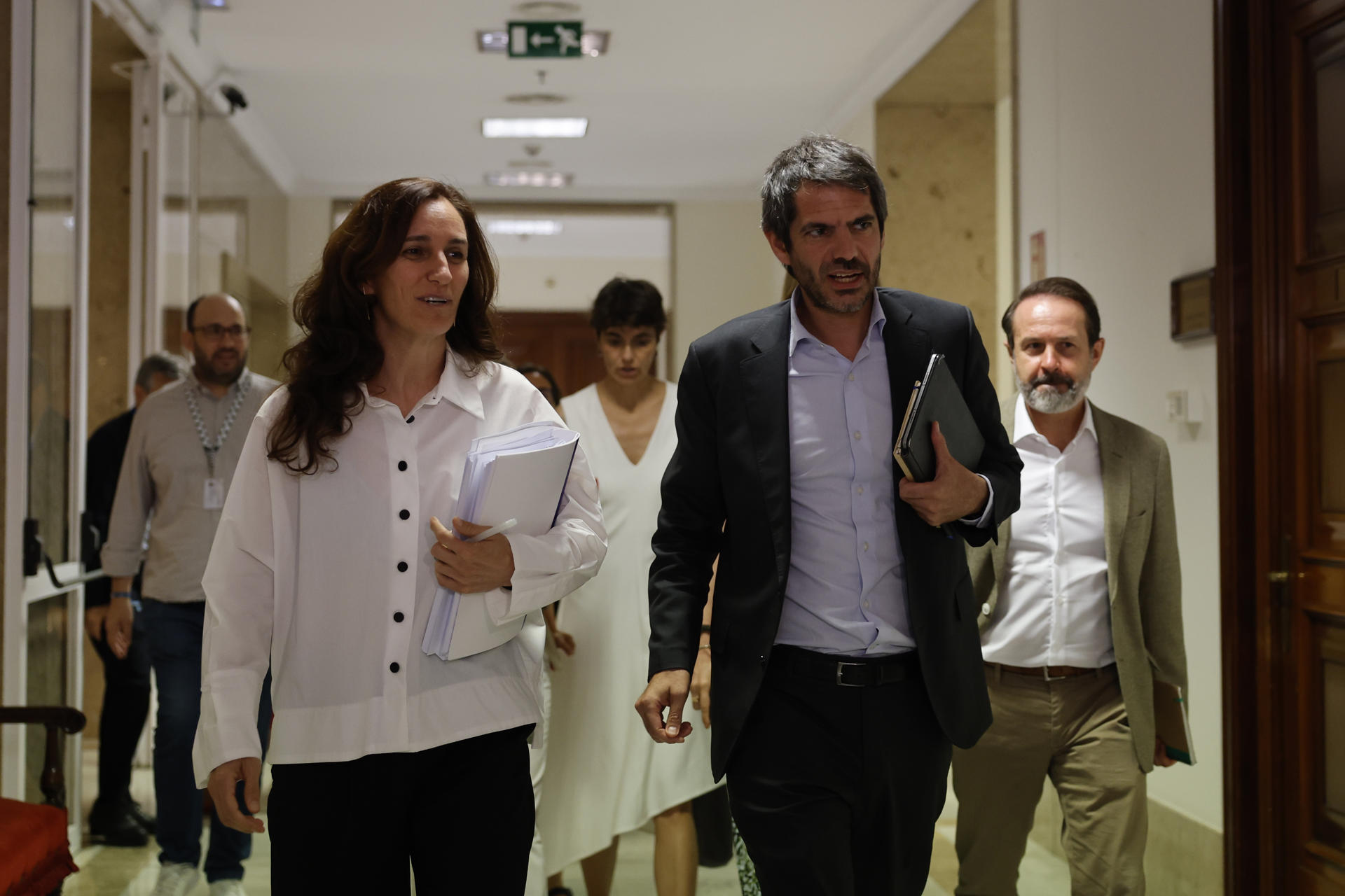 MADRID, 13/07/2026.- La ministra de Sanidad, Mónica García y el ministro de Cultura, Ernest Urtasun, tras participar en un encuentro de los máximos responsables de las formaciones del espacio plurinacional, este lunes en el Congreso, en el que han hecho balance de la acción política de este curso y han situado las prioridades del próximo. EFE/ Mariscal