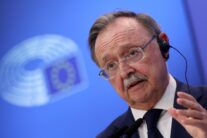FOTODELDÍA Bruselas (Bélgica), 08/09/2026.- El presidente de la ciudad autónoma de Ceuta, Juan Jesús Vivas, ofrece una rueda de prensa en el Parlamento Europeo en Bruselas, Bélgica. Vivas visita Bruselas para abordar los retos que enfrenta Ceuta, incluyendo la migración, la gestión de fronteras y las relaciones de la ciudad autónoma con la Unión Europea.EFE/ Olivier Hoslet