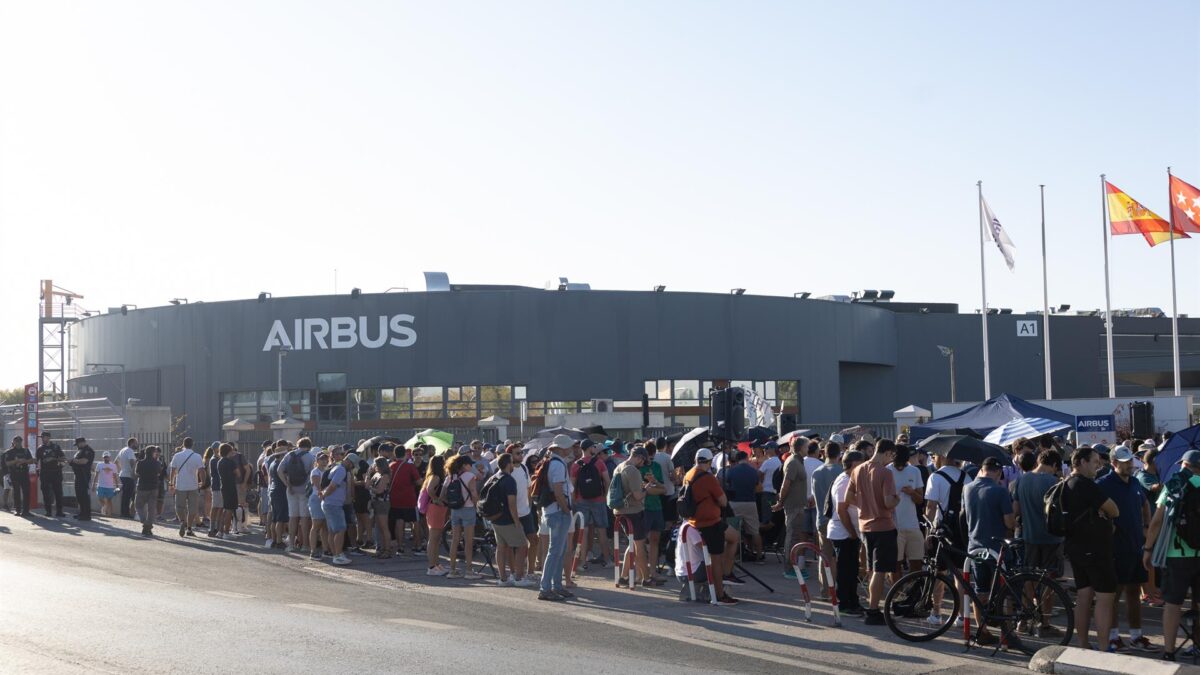 Trabajadores de Airbus se concentran a las puertas de la sede de Getafe, a 1 de septiembre de 2026, en Getafe