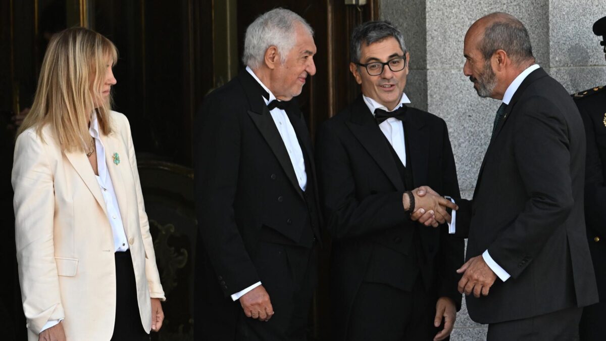 La presidenta del Tribunal Supremo, Isabel Perelló; el presidente del Tribunal Constitucional, Cándido Conde-Pumpido, el ministro de Justicia, Félix Bolaños, y el presidente del Senado, Pedro Rollán.