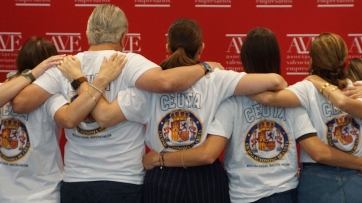 Camisetas de la Asociación Valenciana de Empresarios.