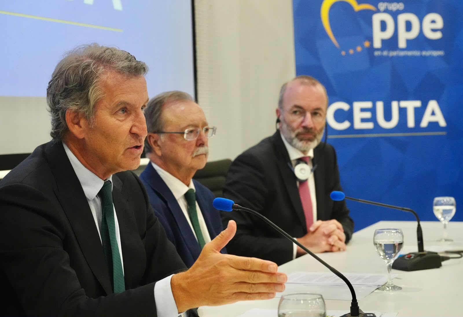 Alberto Núñez Feijóo, Juan Jesús Vivas y Manfred Weber