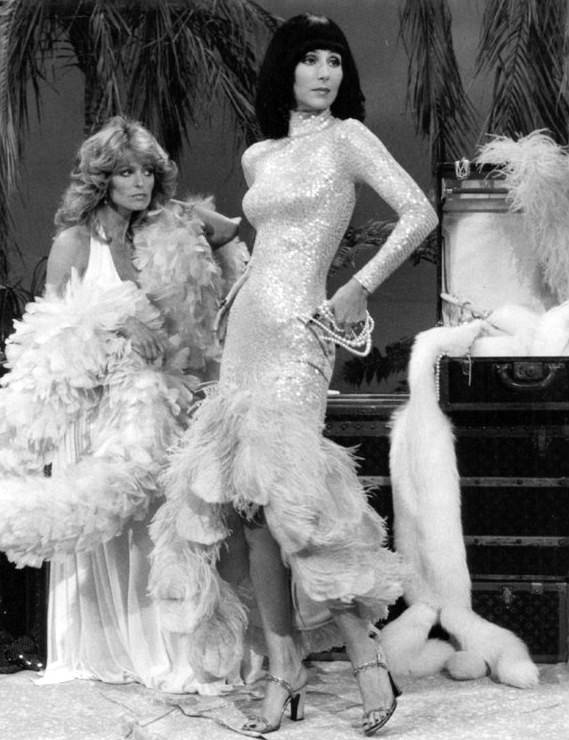 Cher con un diseño de Bob Mackie - Estilo14 Cher con un diseño de Bob Mackie - Estilo14