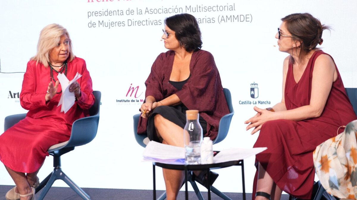 Irene Navarro, presidenta de la Asociación de Mujeres Empresarias, Autónomas y Directivas, Laura Seara, exsecretaria de Estado de Igualdad, y Lola Navarro, vicesecretaria general de UGT
