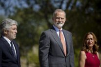 RIVAS VACIAMADRID (MADRID) 15/09/2026.- El rey Felipe VI (C) junto con el ministro del Interior, Fernando Grande-Marlaska (i) preside la apertura del curso de la Escuela Nacional de Protección Civil este martes en Rivas Vaciamadrid, Madrid. EFE/ Daniel González