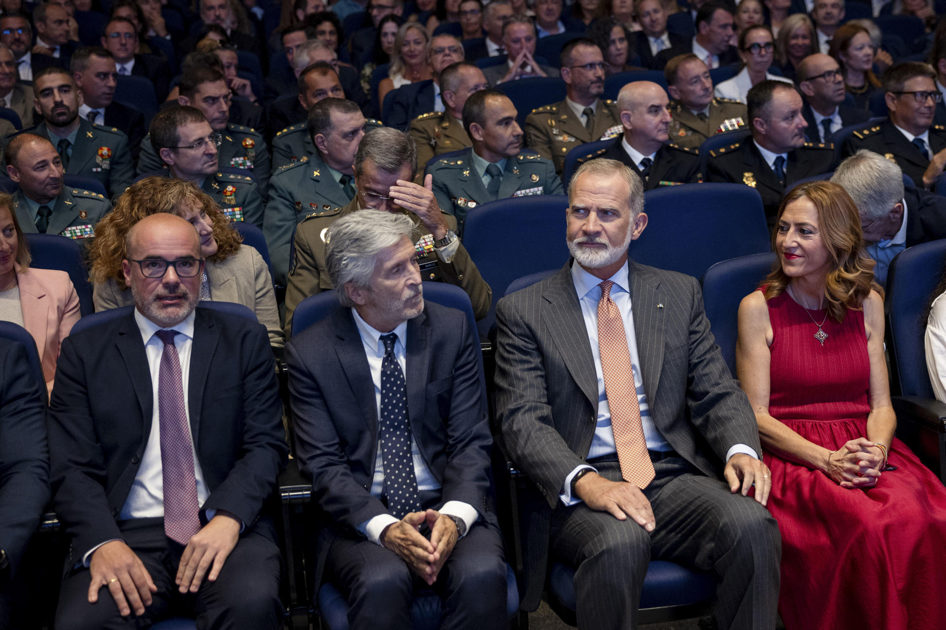 RIVAS VACIAMADRID (MADRID) 15/09/2026.- El rey Felipe VI (2d) junto con el delegado del Gobierno en Madrid, Francisco Martín (i) y el ministro del Interior, Fernando Grande-Marlaska (2i) preside la apertura del curso de la Escuela Nacional de Protección Civil este martes en Rivas Vaciamadrid, Madrid. EFE/ Daniel González