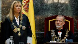 La presidenta del Tribunal Supremo, Isabel Perelló, y el Rey Felipe VI.