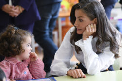 OVIEDO (ESPAÑA), 17/09/2026.- La reina Letizia durante el acto del inicio del curso escolar este jueves en su antiguo colegio, La Gesta, en Oviedo.
