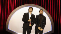 SAN SEBASTIÁN, 26/09/2026.- Los realizadores Javier Calvo (i) y Javier Ambrossi (d) recogen el Premio del Público a la Mejor Película por 'La bola negra', este sábado en de la gala de clausura de la 74 edición del Festival de Cine de San Sebastián. EFE/Juan Herrero