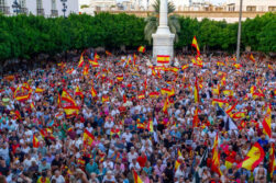 ALMERÍA, 02/09/2026.- Miles de personas se concentran en apoyo al pueblo ceutí este miércoles en la Plaza de la Constitución de Almería. EFE/Carlos Barba