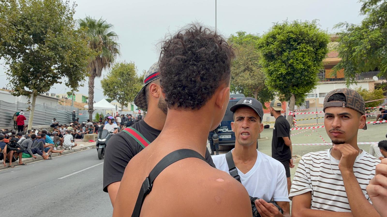 Ahmed, Amiine y Marwan, menores a la espera de entrar en Loma Colmenar
