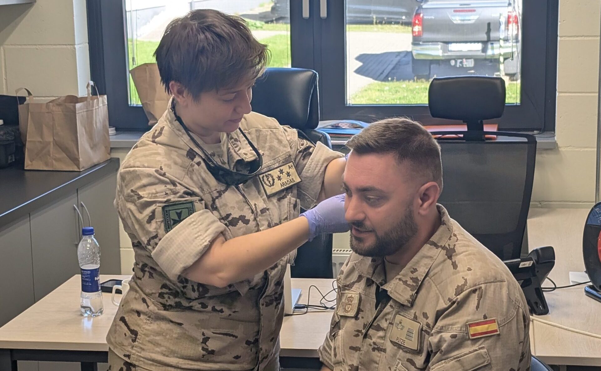 Personal femenino del destacamento español en Estonia durante su servicio en la base aérea de Ämari
