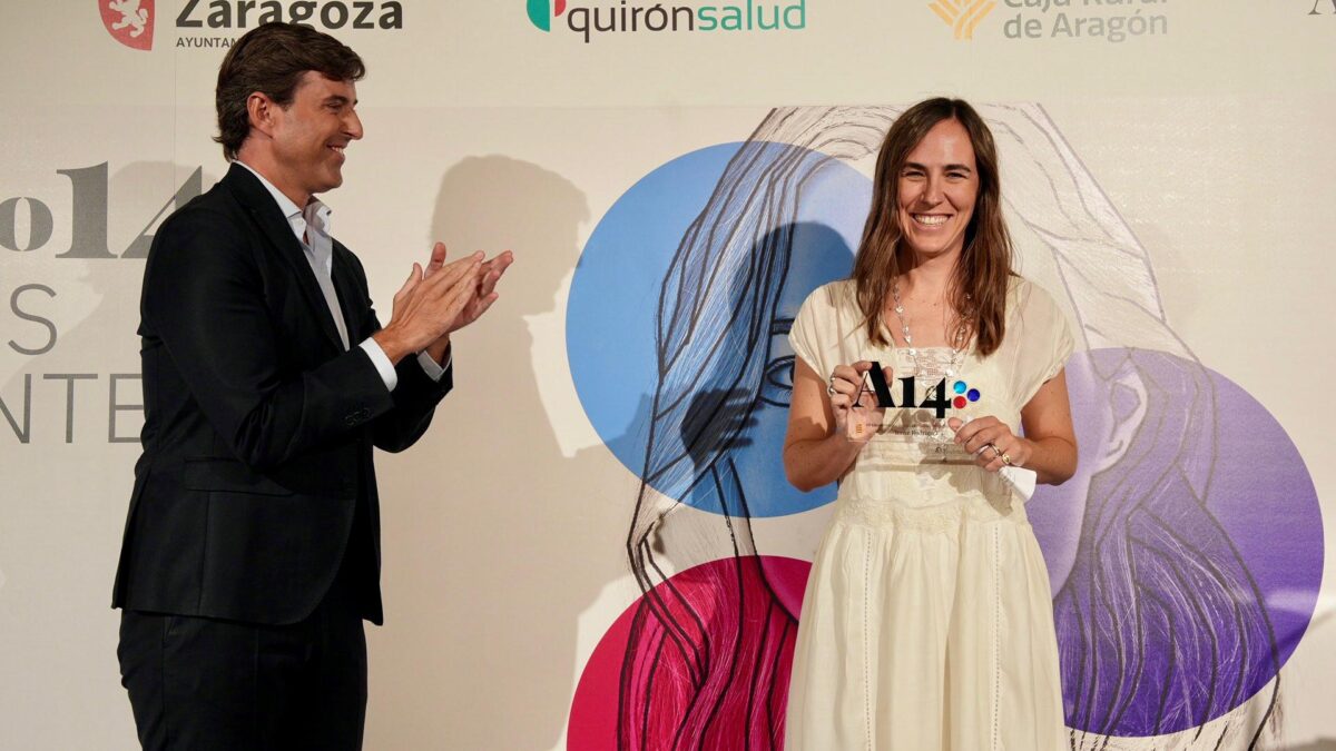 Irene Rodrigo recibe el premio de Pablo Montesinos