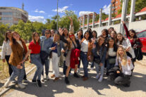 MADRID, 20/05/2024.- Fotografía de un grupo de mujeres de origen latinoamericano que participan en un encuentro de la iniciativa 'Amigas para el alma' este lunes en Madrid. Para muchas personas la migración puede suponer más un problema que una solución, ya que la ausencia y falta de conexión con los suyos son un detonante que enfrentan día a día los emigrantes. En ese contexto nació el proyecto 'Amigas para el alma', que ha logrado conectar ya a 800 mujeres en España. EFE/ Deyni Menjivar