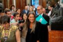 Junts se declara “decepcionado” y “preocupado” con el decreto de vivienda, pero no desvela su voto
