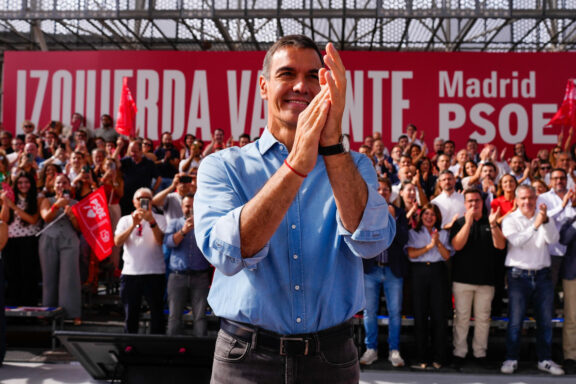 GETAFE (COMUNIDAD DE MADRID), 27/09/2026.- El presidente del Gobierno, Pedro Sánchez, participa en el acto de presentación de candidaturas del PSOE de Madrid para las elecciones municipales y autonómicas de 2027 este domingo, en Getafe (Comunidad de Madrid).EFE/ Borja Sánchez-Trillo