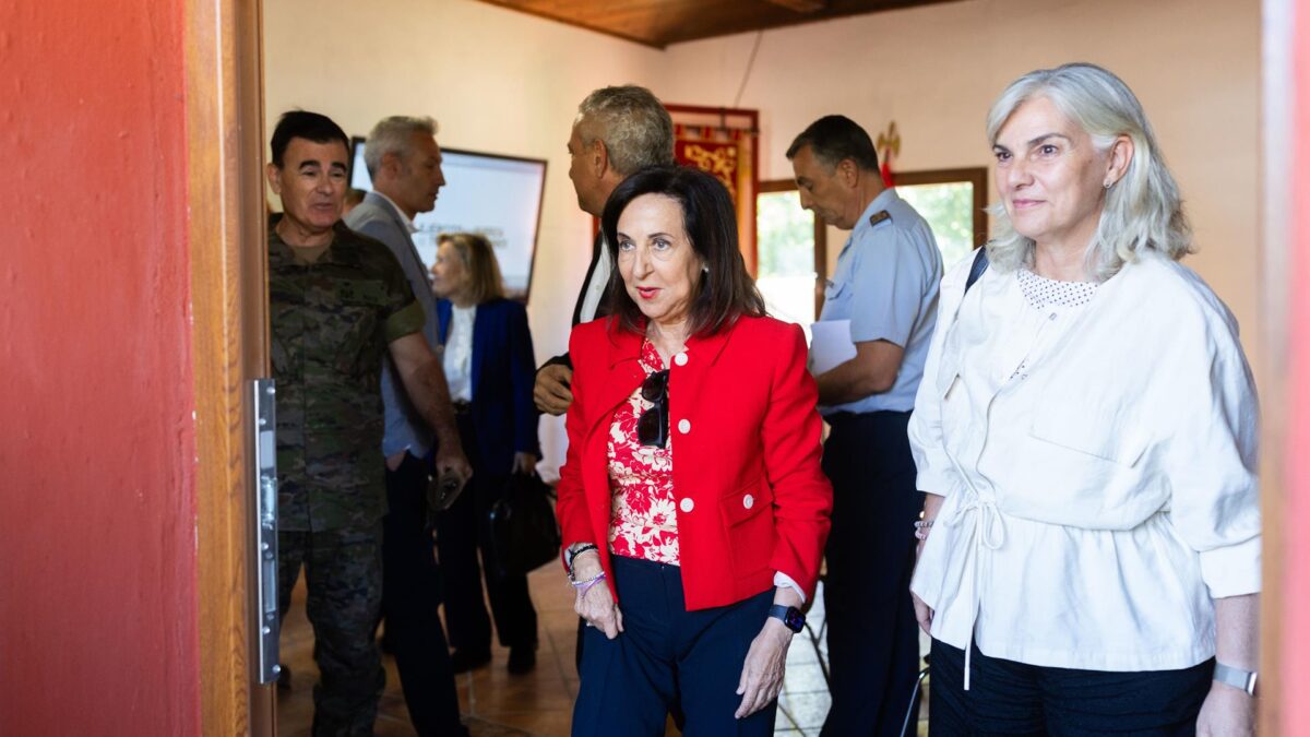 La ministra Margarita Robles visita las obras de Monte la Reina