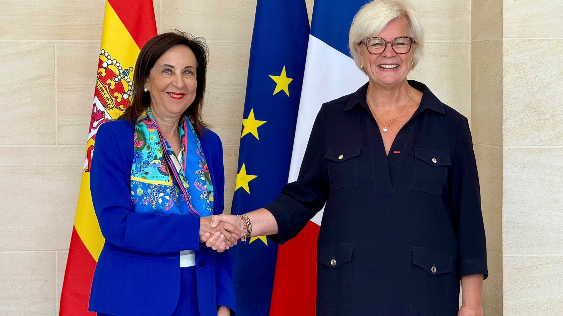 Margarita Robles y Catherine Vautrin durante la reunión de trabajo mantenida en París