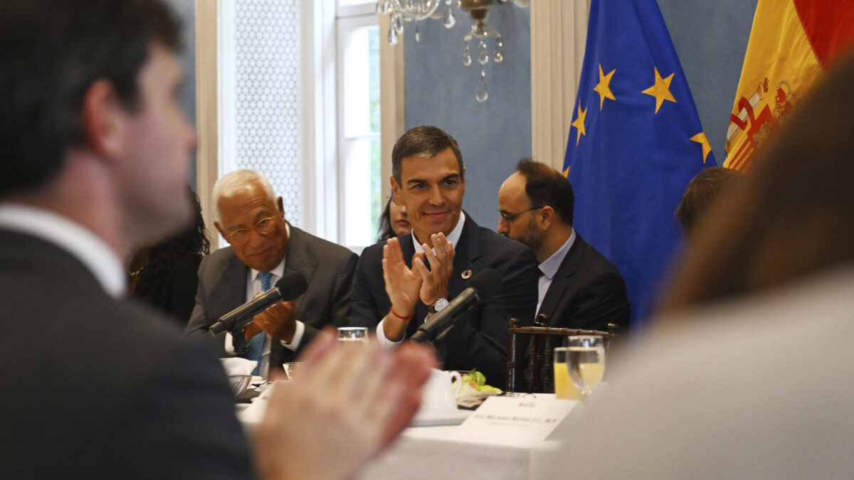 NUEVA YORK, 23/09/2026.- El presidente del Gobierno español, Pedro Sánchez, asiste a un acto organizado por el alcalde de Nueva York, Zohran Mamdani, bajo el título 'Construir una economía para la mayoría'. EFE/Pool Moncloa/Borja Puig de la Bellacasa CRÉDITO OBLIGATORIO? SOLO USO PERMITIDO PARA ILUSTRAR LA NOTICIA QUE APARECE EN EL PIE DE FOTO? SÓLO USO EDITORIAL
