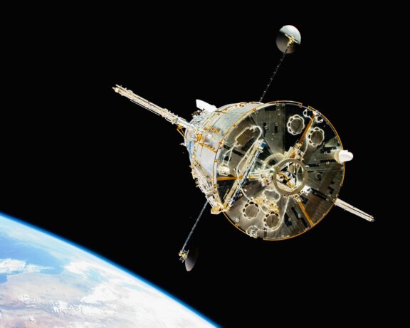 Satélite - Economía