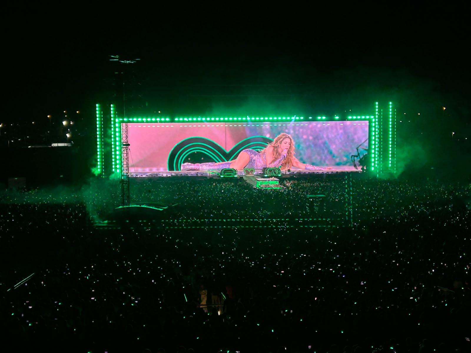 Un momento de la coreografía sexy de Shakira durante su residencia en Macondo Park