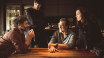 Rodrigo Sorogoyen durante el rodaje de 'El ser querido', con Victoria Luengo y Javier Bardem