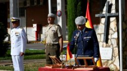 La teniente coronel Loreto Carrasco durante la jura de su cargo como directora de la Escuela Militar de Ciberoperaciones en la Base de Retamares, Madrid