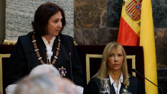 La fiscal general del Estado, Teresa Peramato, y la presidenta del Tribunal Supremo, Isabel Perelló.
