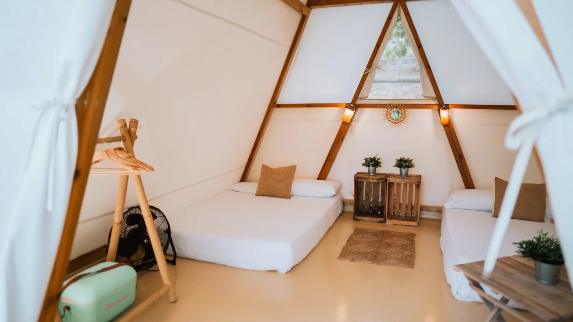 Interior de las Tiny Homes Arrozal de los alojamientos de Taiga