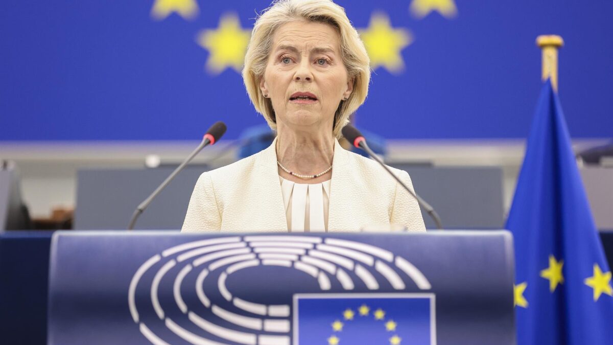 La presidenta de la Comisión Europea, Ursula von der Leyen, durante su intervención este miércoles en el Debate sobre el Estado de la Unión (SOTEU, por sus siglas en inglés) ante el pleno del Parlamento Europeo en Estrasburgo (Francia)