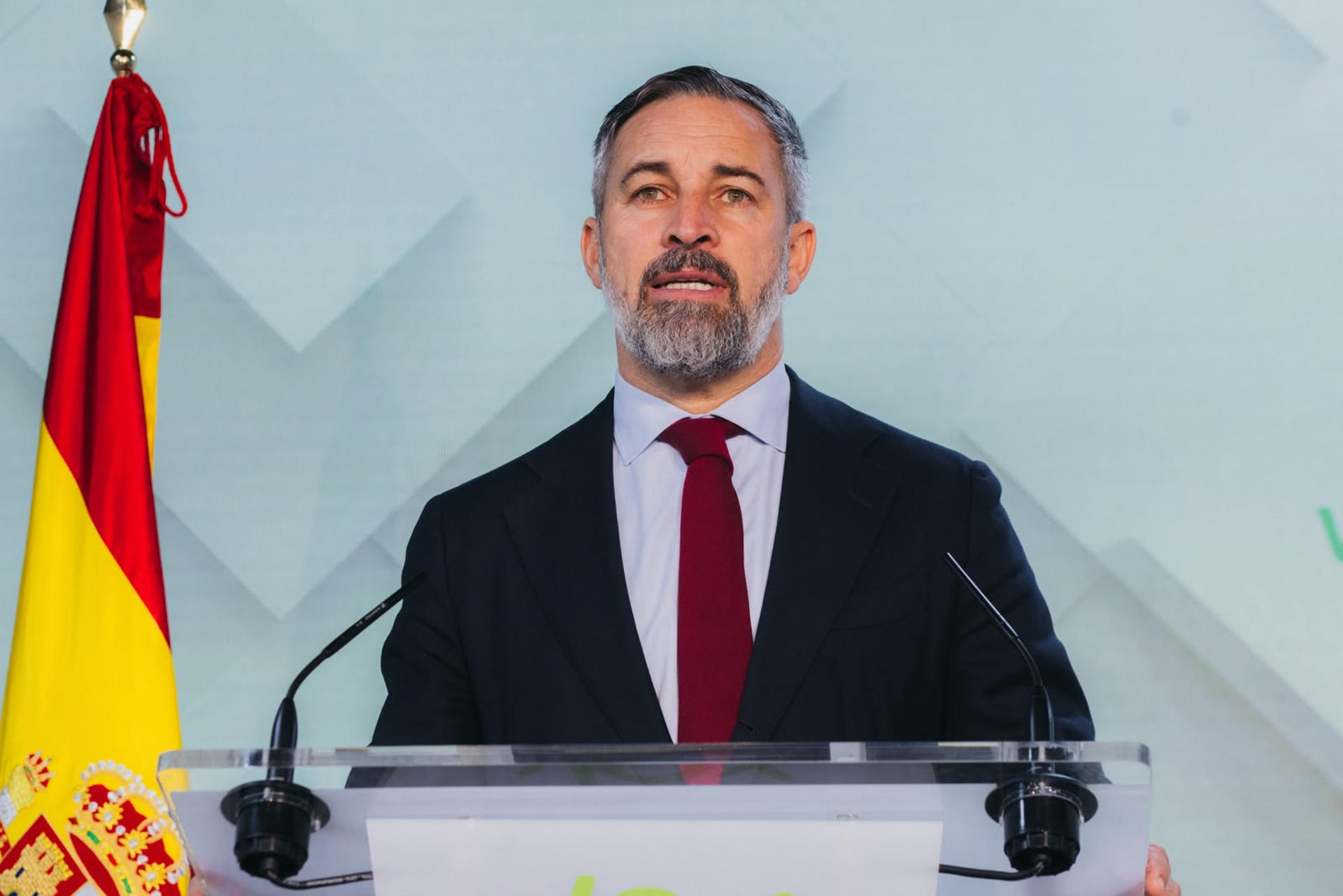 MADRID, 19/10/2026.- El presidente de Vox, Santiago Abascal, ha afirmado este lunes que la alianza del PSOE con otras formaciones de la izquierda para presentar candidaturas conjuntas al Senado exige "sacrificios" a los partidos de la oposición y ha asegurado su voluntad de llegar a algún "entendimiento" que proteja a la Cámara Alta de esos acuerdos, en una declaración desde la sede nacional de su partido. EFE/ Vox// SOLO USO EDITORIAL/SOLO DISPONIBLE PARA ILUSTRAR LA NOTICIA QUE ACOMPAÑA (CRÉDITO OBLIGATORIO)
