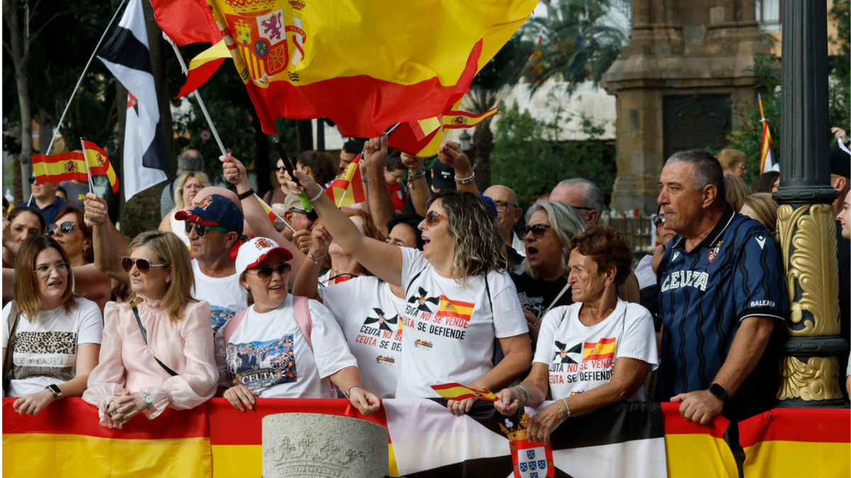 Ambiente en las calles de Ceuta horas antes de la visita de los reyes.