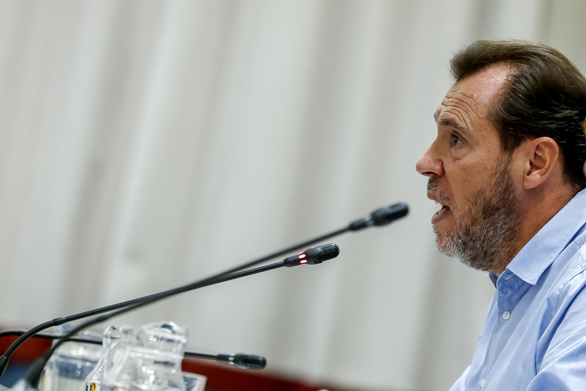 MADRID (ESPAÑA), 30/10/2026.- El ministro de Transportes, Óscar Puente durante una rueda de prensa celebrada este viernes en Madrid para informar sobre el accidente ferroviario de Urda (Toledo) en el que han muerto 69 personas. EFE/JJ Guillén