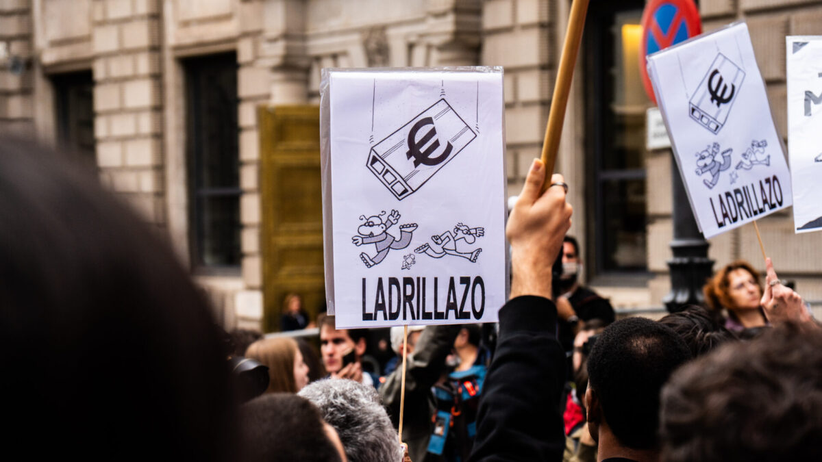 Protesta por la vivienda frente al Congreso y en la Puerta del Sol