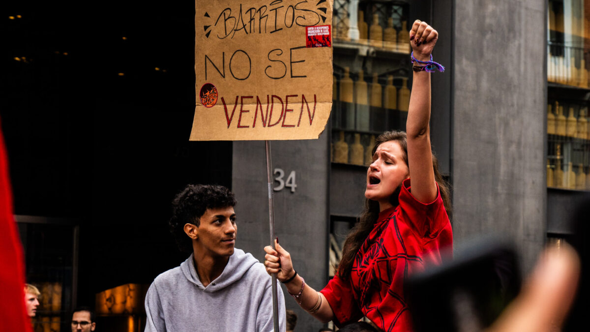 Protesta por la vivienda frente al Congreso y en la Puerta del Sol