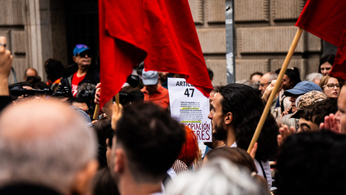 Protesta por la vivienda frente al Congreso y en la Puerta del Sol
