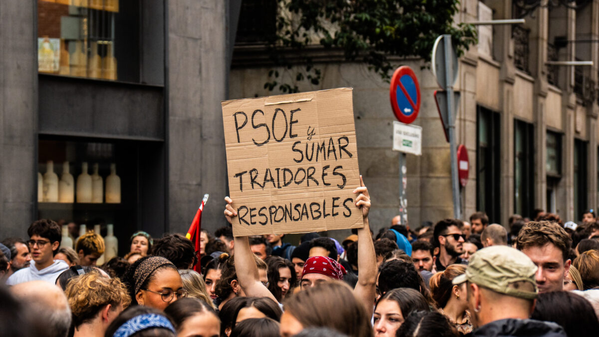 Protesta por la vivienda frente al Congreso y en la Puerta del Sol