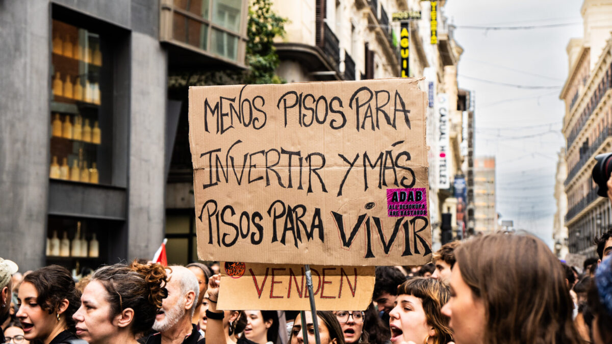 Protesta por la vivienda frente al Congreso y en la Puerta del Sol