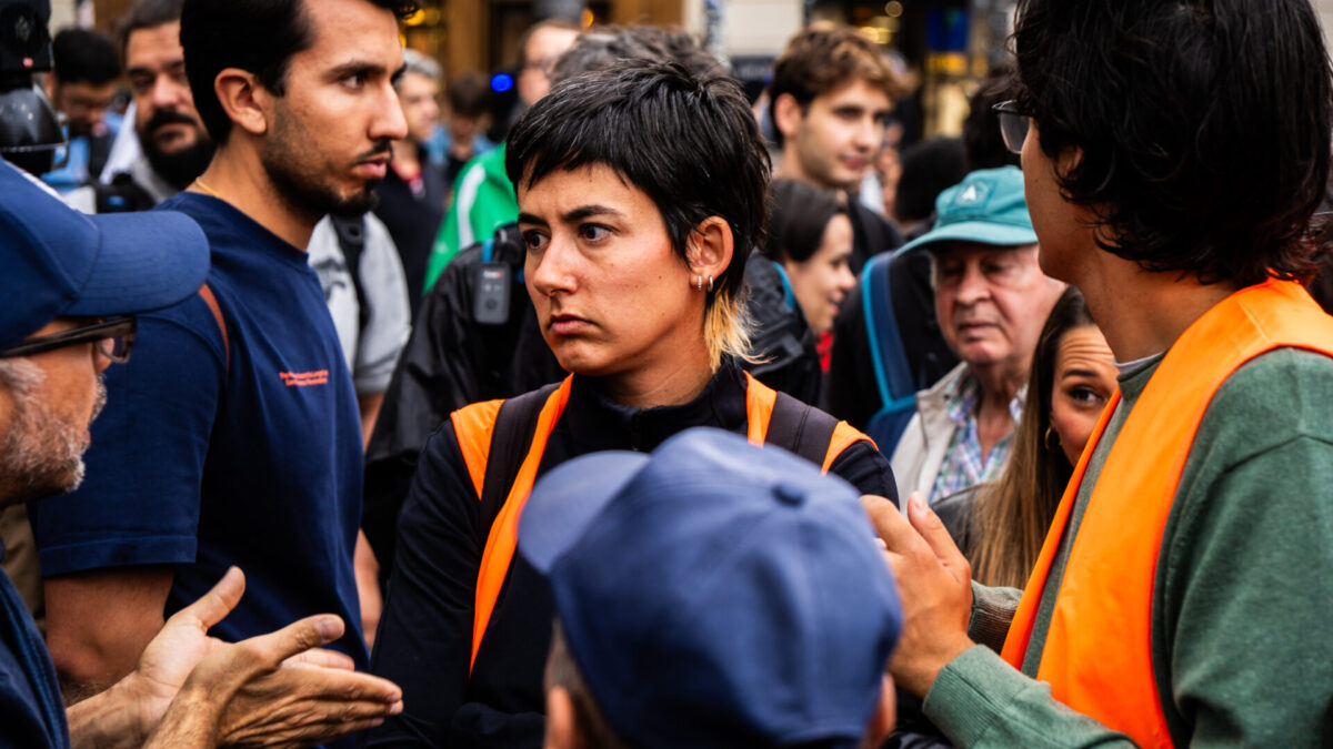 Protesta por la vivienda frente al Congreso y en la Puerta del Sol