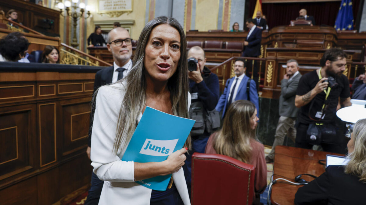 MADRID, 02/10/2026.- La portavoz de Junts per Catalunya en el Congreso, Míriam Nogueras, llega al Congreso de los Diputados para el pleno en el que se debate y vota los decretos de vivienda del Gobierno, este viernes. EFE/J.J. Guillén