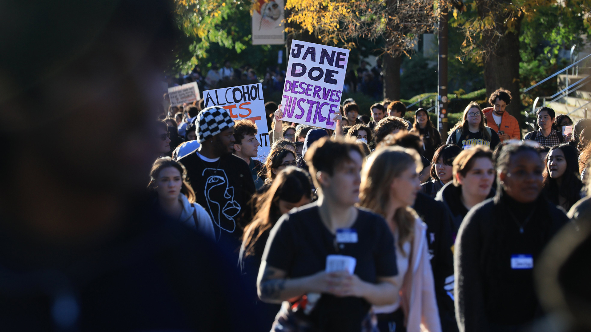 Jóvenes salen a la calle para pedir responsabilidades por la gestión del caso de los Siete de Cornell