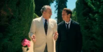 Jose Coronado (quien da vida a Basil) y Martiño Rivas (Foxá) en un fotograma de El problema final. Crédito: Netflix España