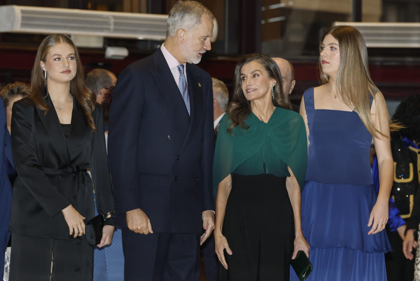 OVIEDO, 22/10/2026.- Los Reyes Letizia (2d) y Felipe VI (2i), acompañados por la Princesa Leonor (i) y la Infanta Sofía (d), presiden el XXXIV Concierto Premios Princesa de Asturias en el Auditorio Príncipe Felipe de Oviedo. EFE/ Ballesteros
