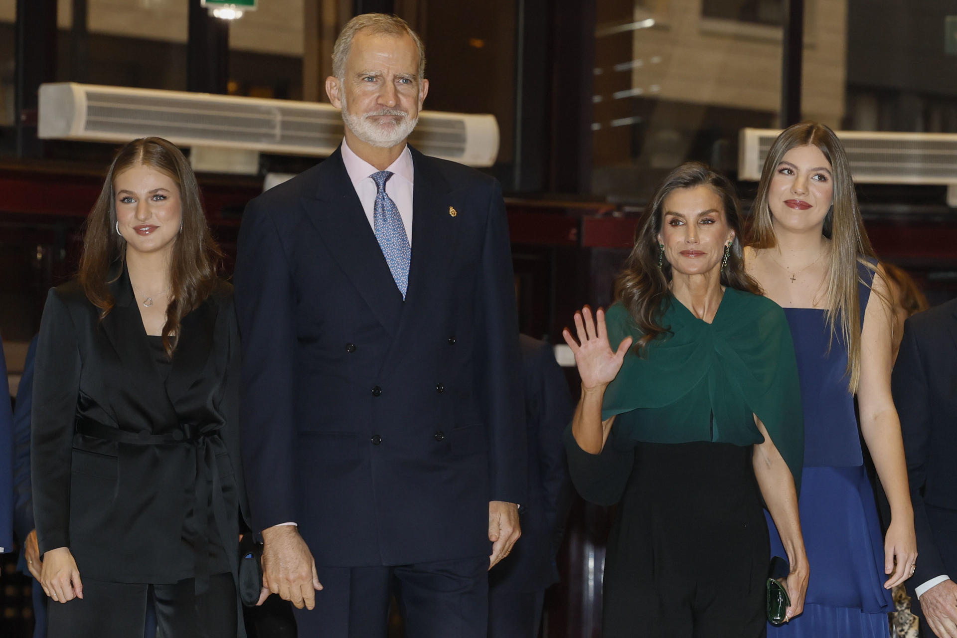 OVIEDO, 22/10/2026.- Los Reyes Letizia (2d) y Felipe VI (2i), acompañados por la Princesa Leonor (i) y la Infanta Sofía (d), presiden el XXXIV Concierto Premios Princesa de Asturias en el Auditorio Príncipe Felipe de Oviedo. EFE/ Ballesteros