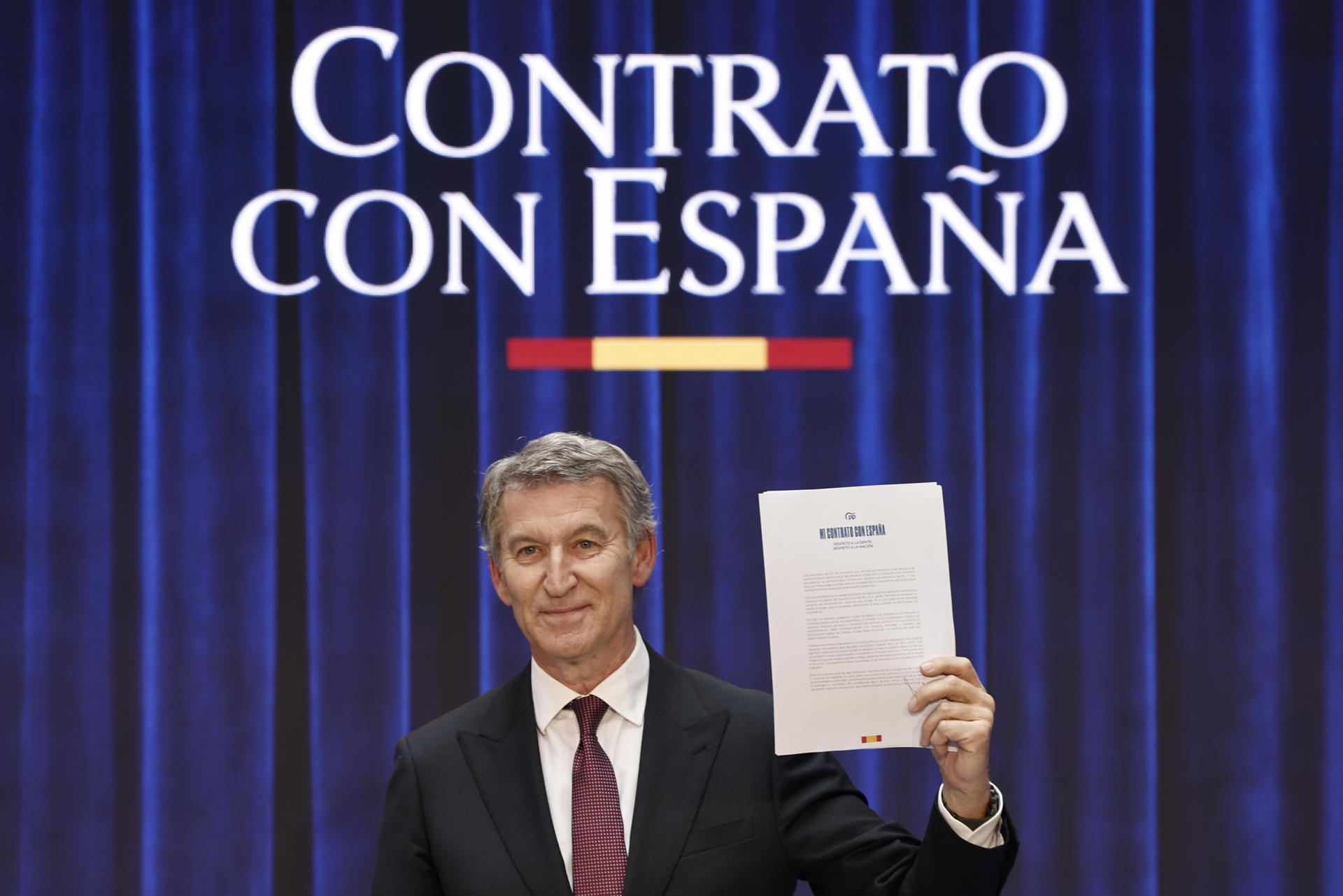MADRID (ESPAÑA), 19/10/2026.- El presidente del Partido Popular, Alberto Núñez Feijóo, presenta este lunes durante un acto celebrado en Madrid, su Contrato con España, su manera de entender el servicio público y la gobernabilidad del país. EFE/ Sergio Pérez