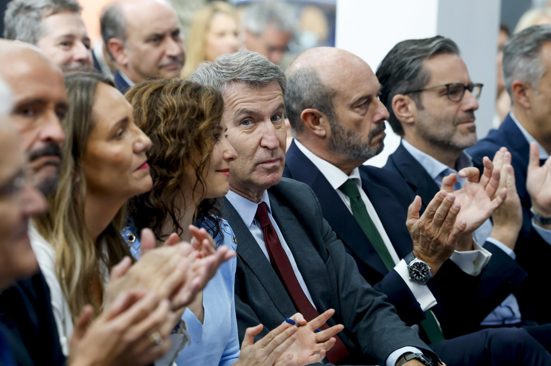 MADRID, 27/10/2026.- El presidente del Partido Popular, Alberto Núñez Feijóo (c), durante la presentación este martes de la candidatura del partido por Madrid para las elecciones generales. EFE/ J.J.Guillen