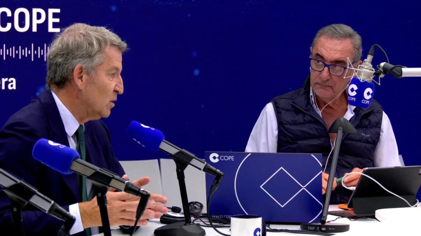El presidente del PP, Alberto Núñez Feijóo, en su entrevista en "Herrera en Cope"
