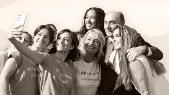El presidente de Iberdrola con el equipo de halterofilia.